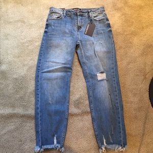 Size 7 Fashion Nova jeans. Brand new.